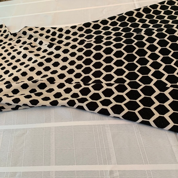 Navy Blue/Cream Tahari Geometric Dress - Picture 2 of 3